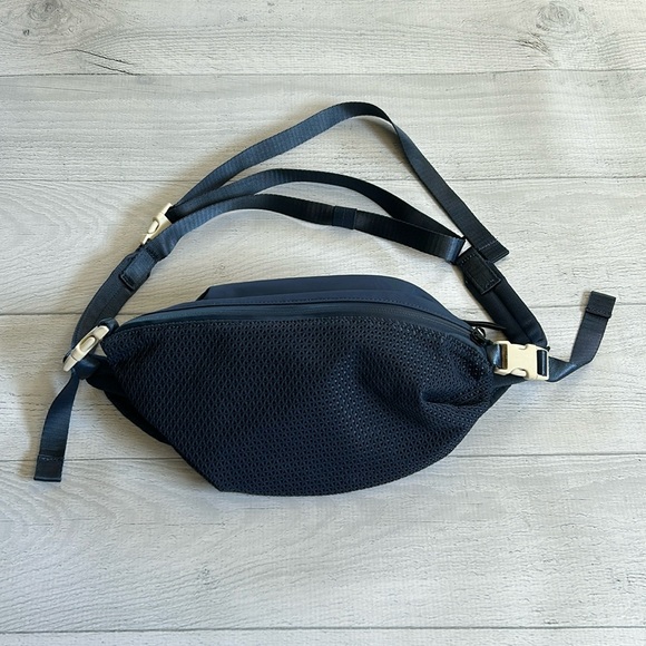 Lululemon All Hours Belt Bag Ink Blue - Picture 1 of 7